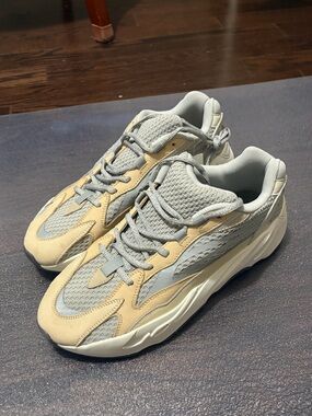 Adidas Yeezy 700 V2 Cream